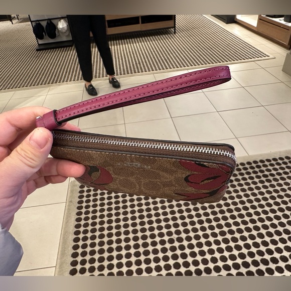 NWT COACH Corner Zip Wristlet In Signature Canvas With Bow Print - Picture 5 of 12